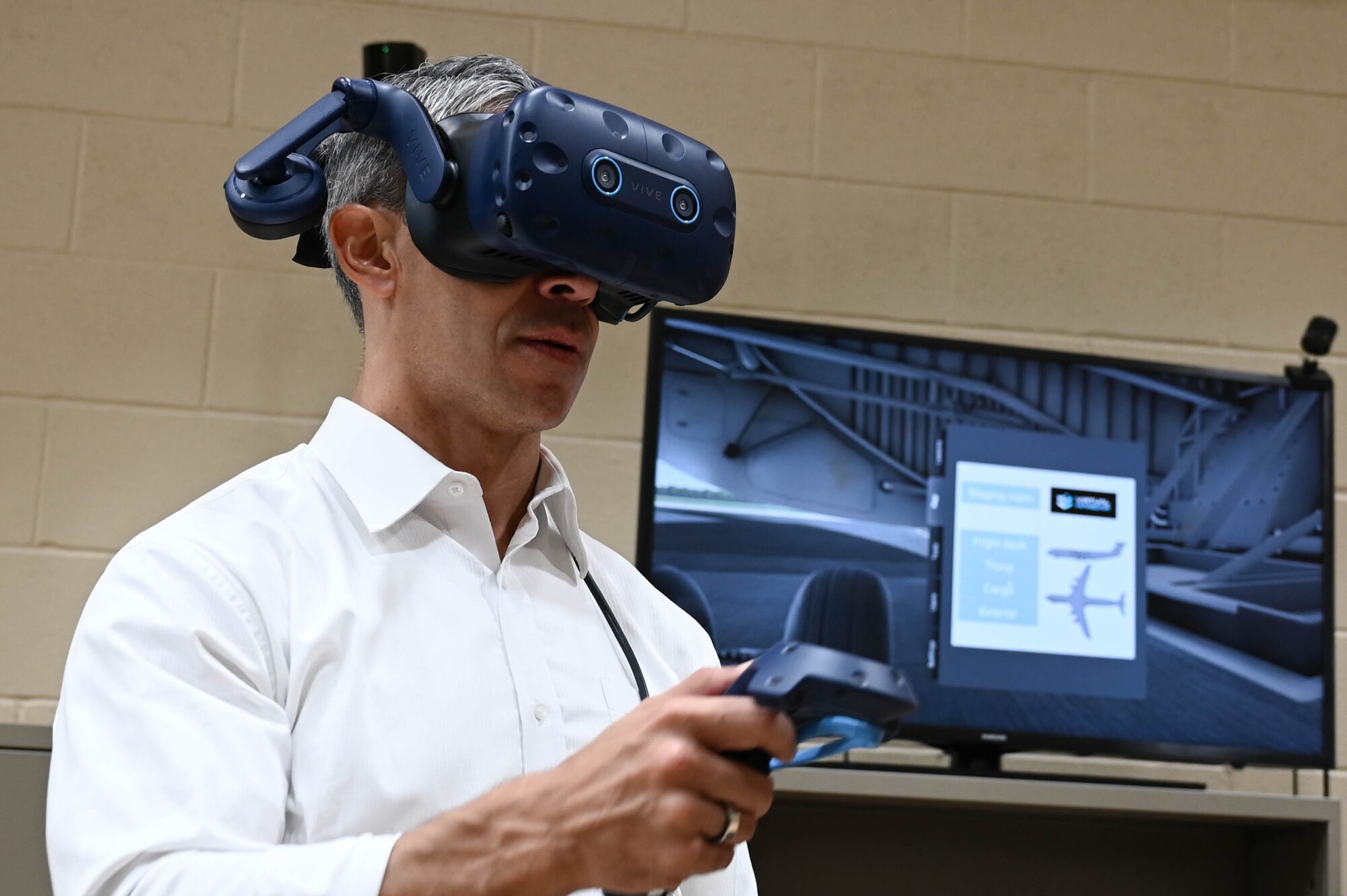 Roy Nirenberg, San Antonio mayor, participates in a virtual reality C-5M Super Galaxy program at Joint Base San Antonio, Texas, Aug. 6, 2022. The 2022 honorary commanders toured the 433rd Operations Group seeing its mission sets. (U.S. Air Force photo by Senior Airman Brittany Wich)