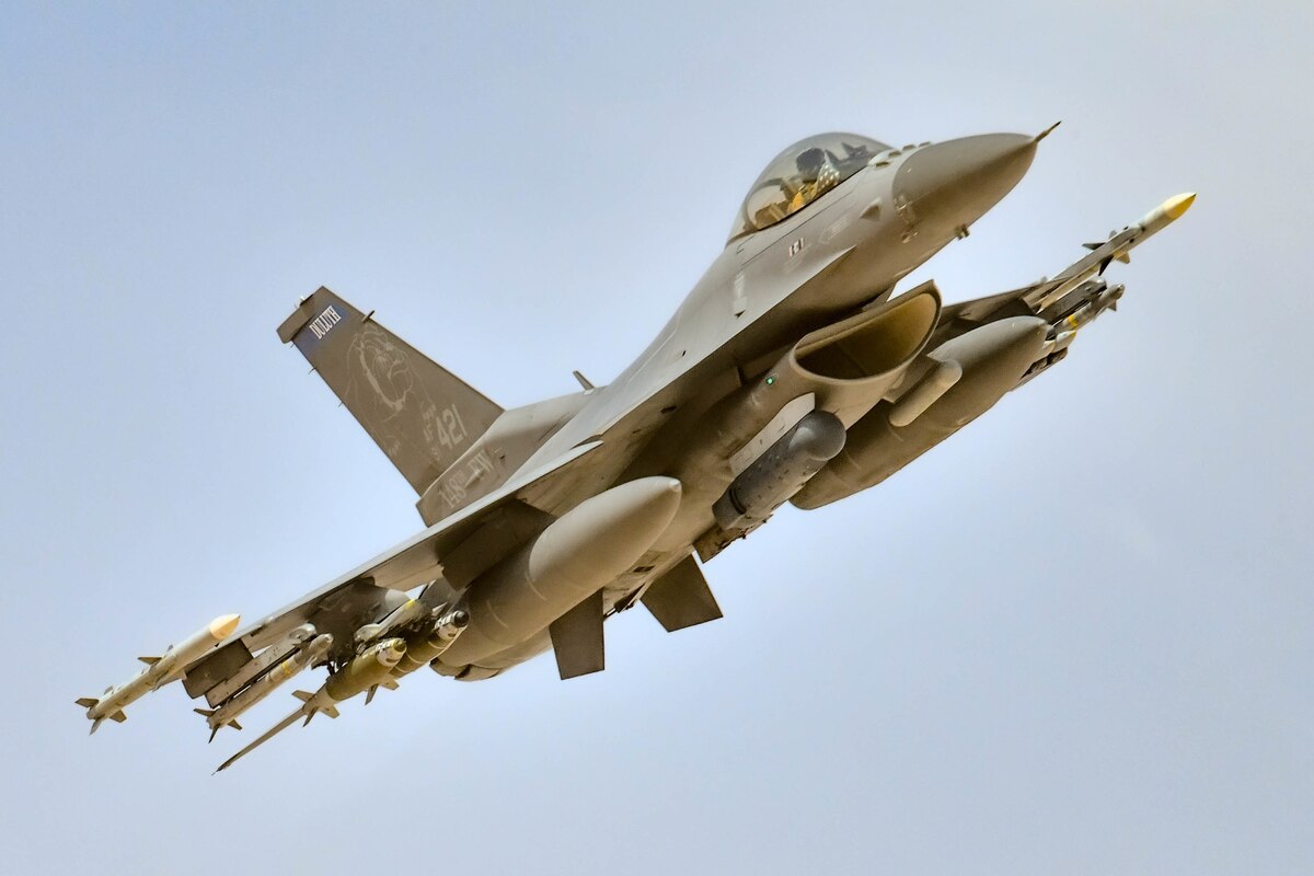 A U.S. Air Force Block 50 F-16CM Fighting Falcon, assigned to the 179th Expeditionary Fighter Squadron, takes off from Prince Sultan Air Base, Kingdom of Saudi Arabia, June 23, 2022.