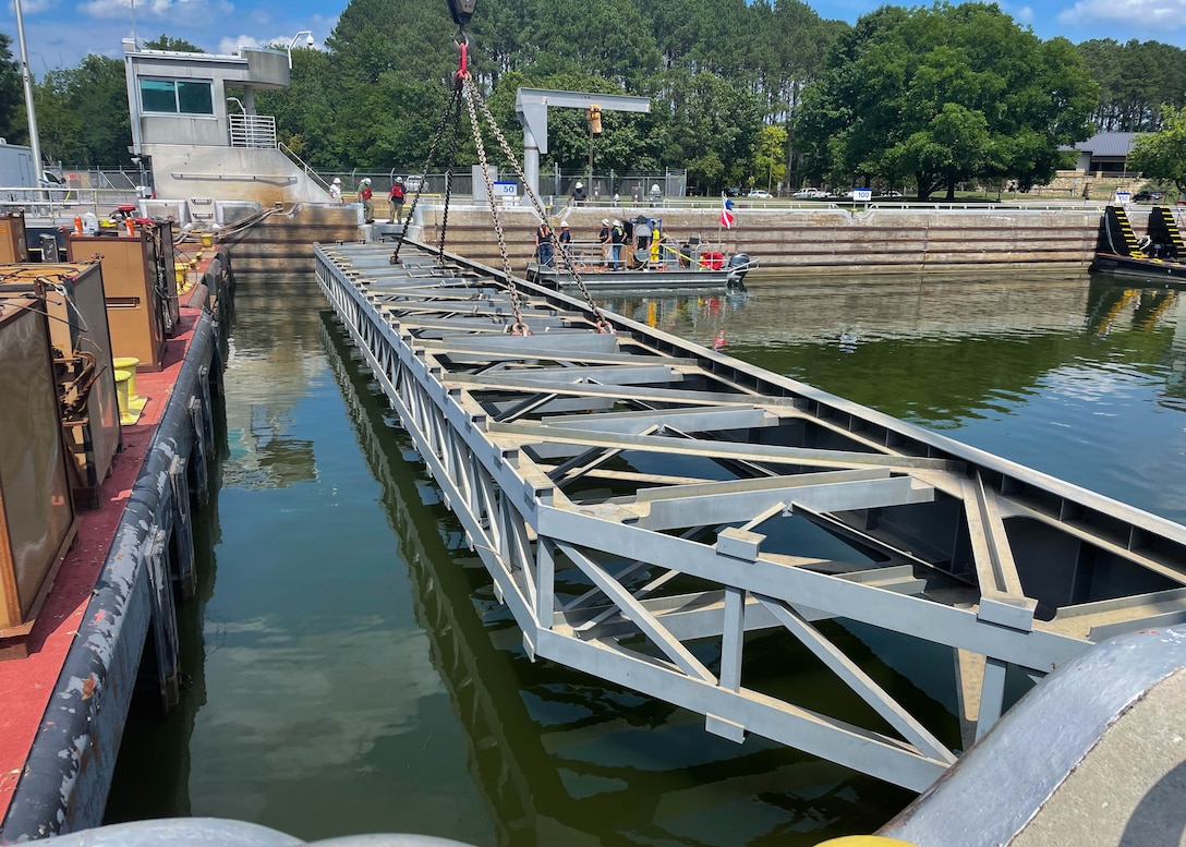Nashville District divers and Huntington District engineers communicated with divers over the radio to ensure the stop logs and seals are being properly placed at Cheatham Lock in Ashland City, TN.