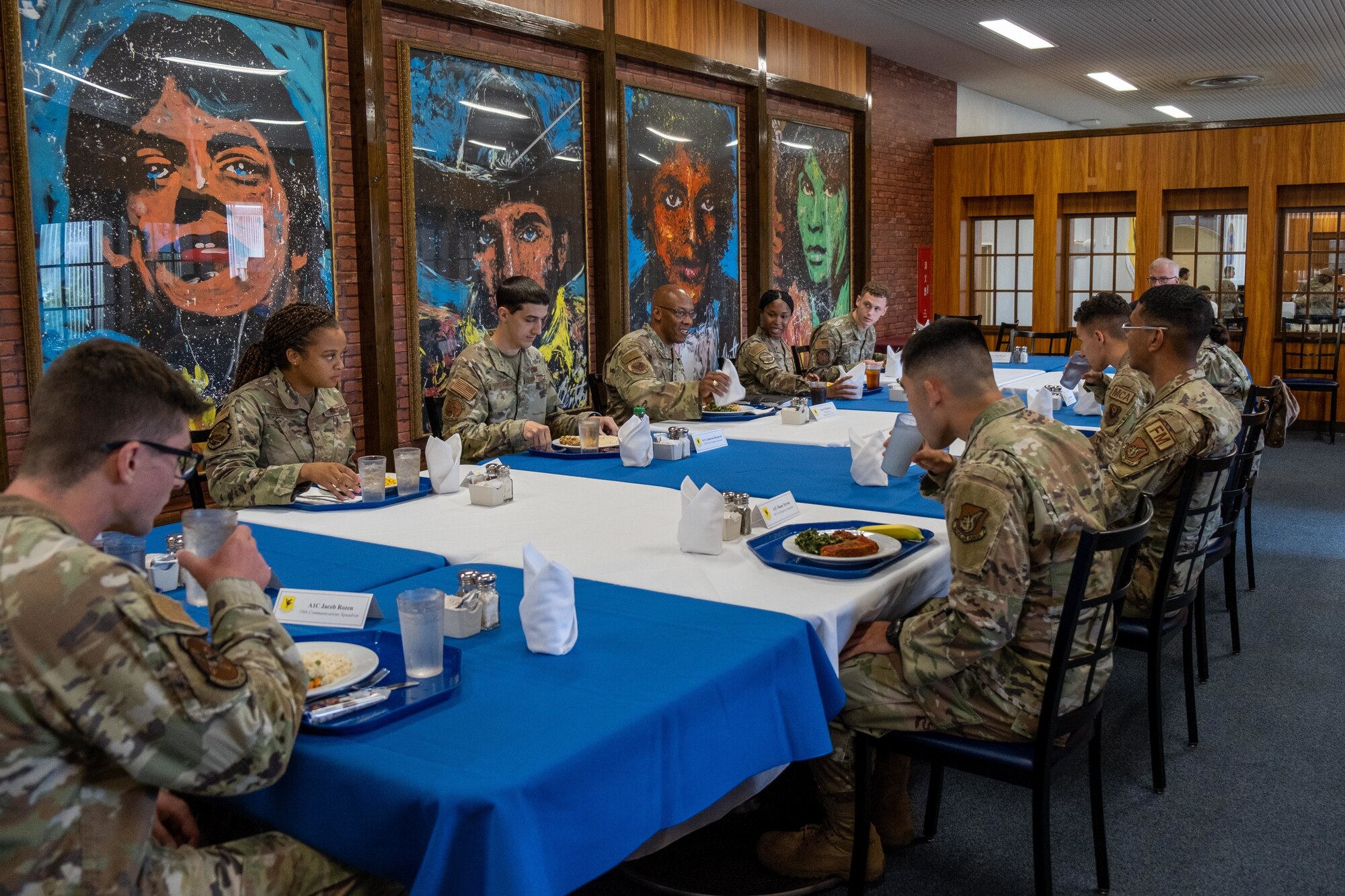 CSAF has lunch with Airmen.