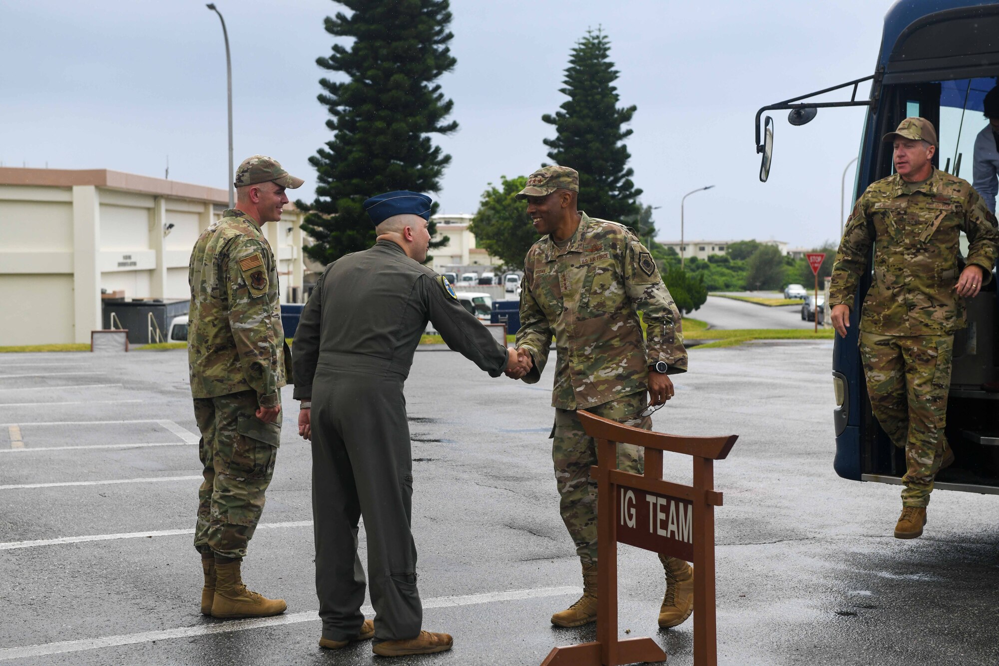 Airmen greet CSAF.