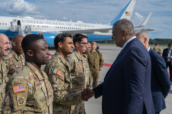 Austin Visits U.S. Troops, Meets With Leaders in Latvia