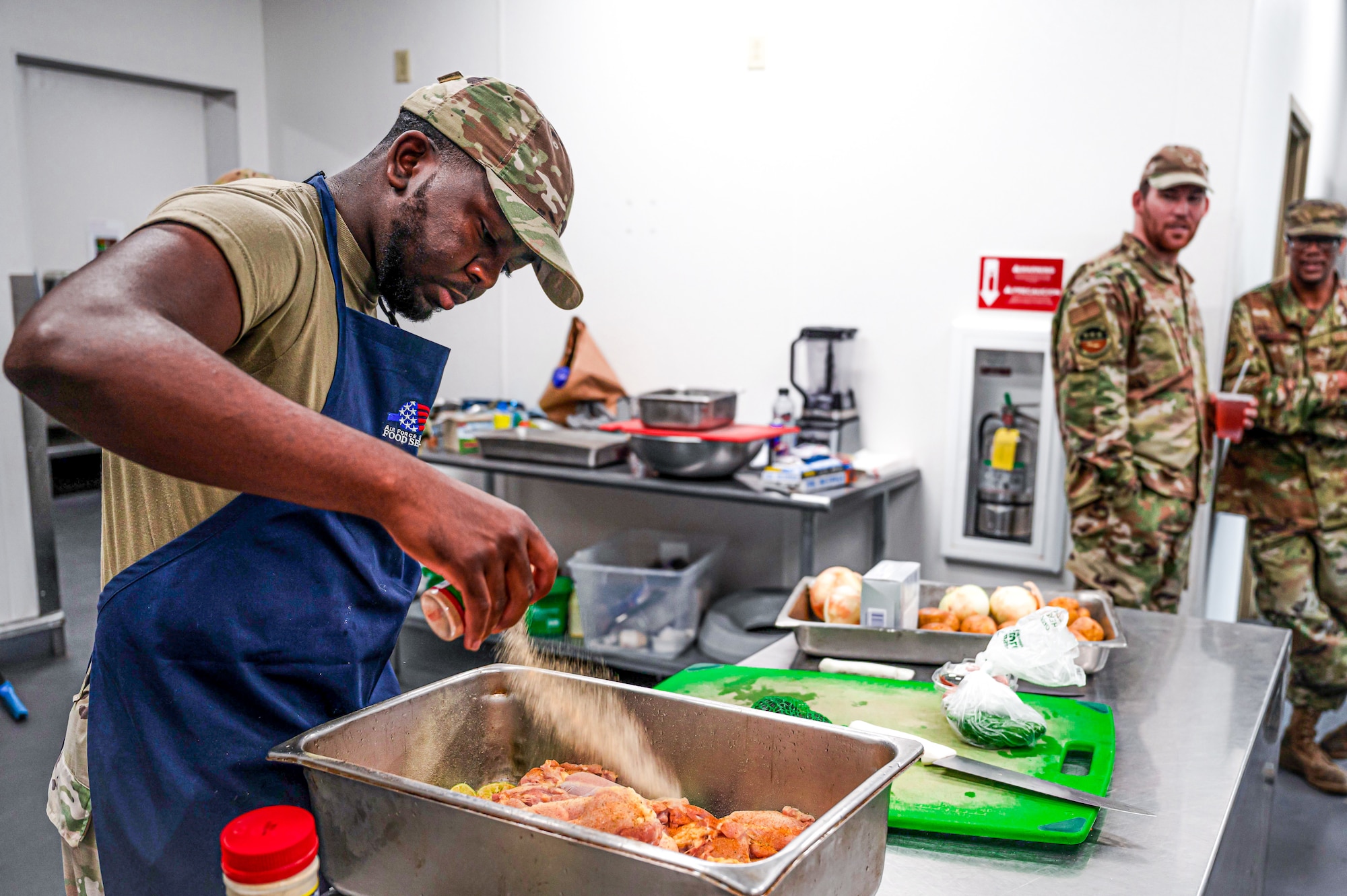 Airman prepares food.