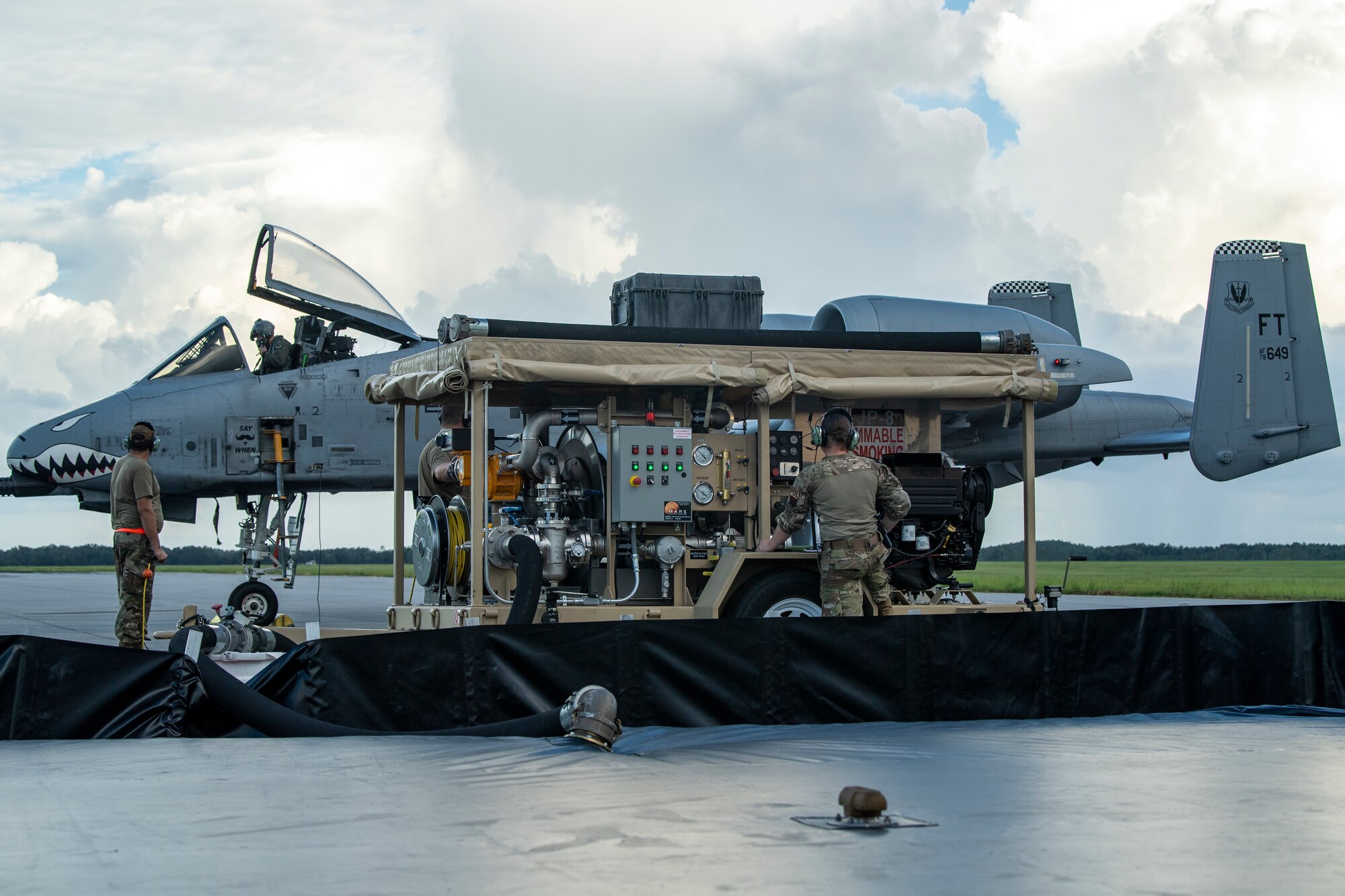 Photo of hot pit refueling of an A-10C Thunderbolt II with a strategic aircraft refueling cart