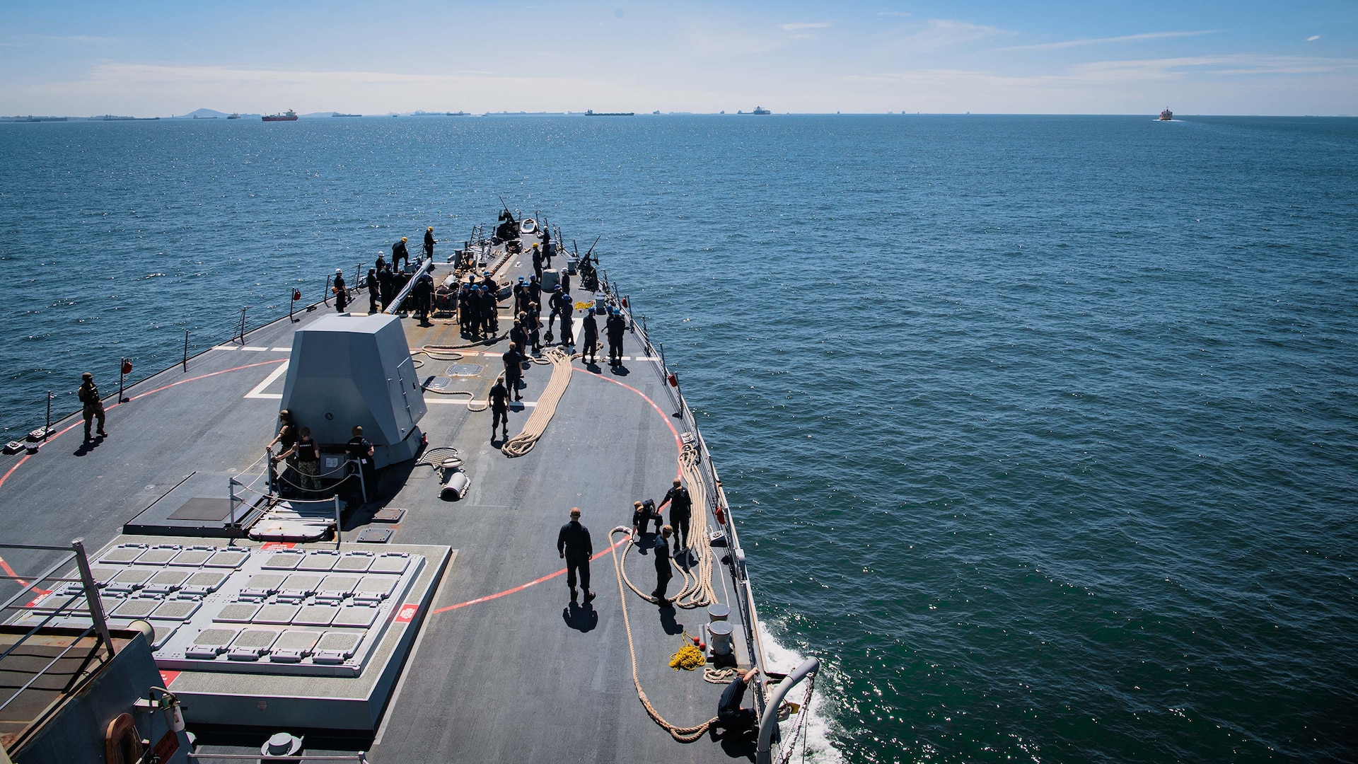 USS Momsen Conducts Singapore Port Call