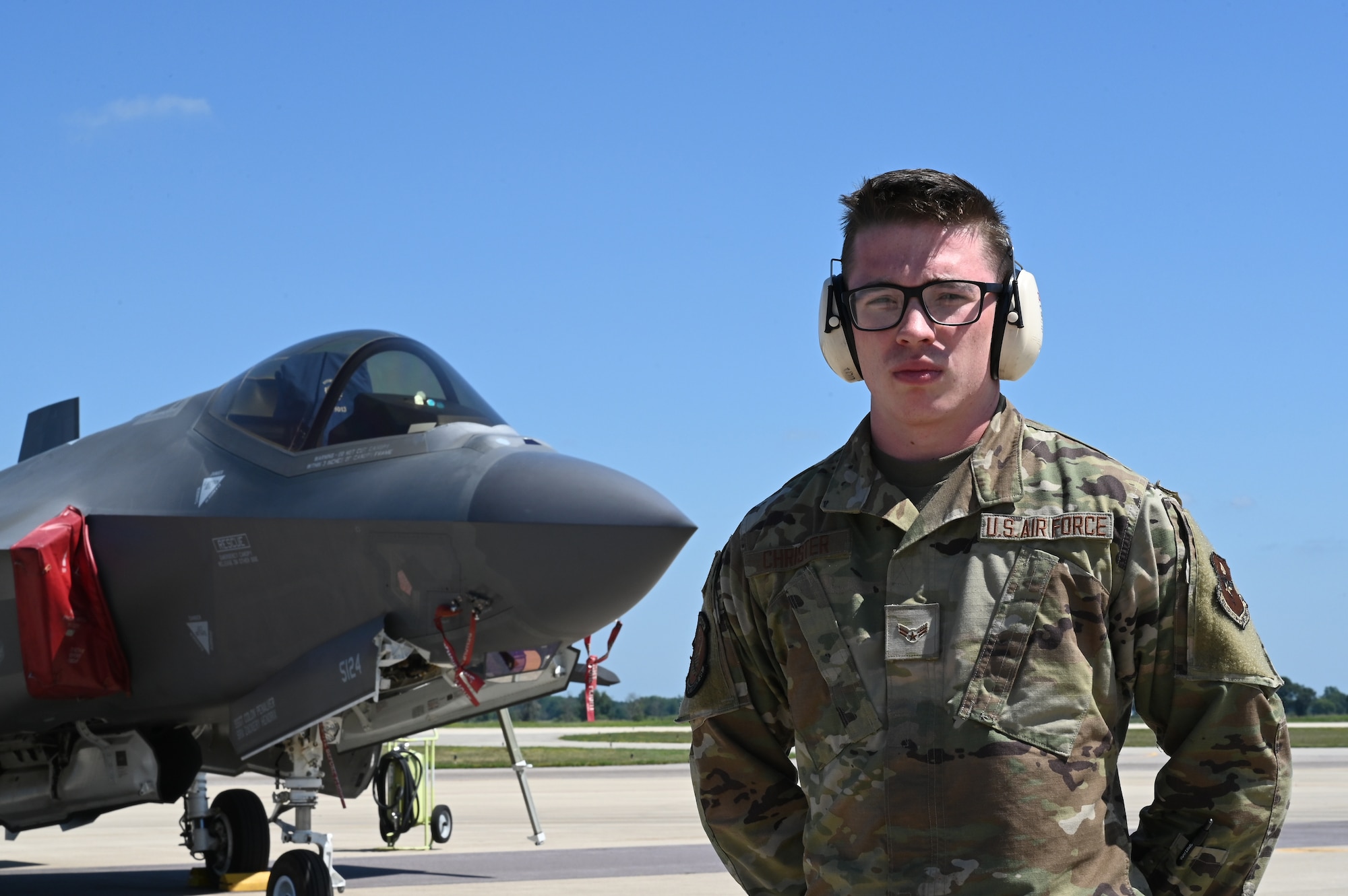 Aircraft fuel systems maintainers are responsible for diagnosing and repairing fuel system malfunctions, and correcting problems before F-35A Lightning II jets are airborne.