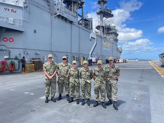 Midshipmen from the University of Hawaii’s newly established Navy Reserve Officer Training Corps (NROTC) participate in training during U.S. Pacific Fleet's (COMPACFLT) first summer paid internship program.