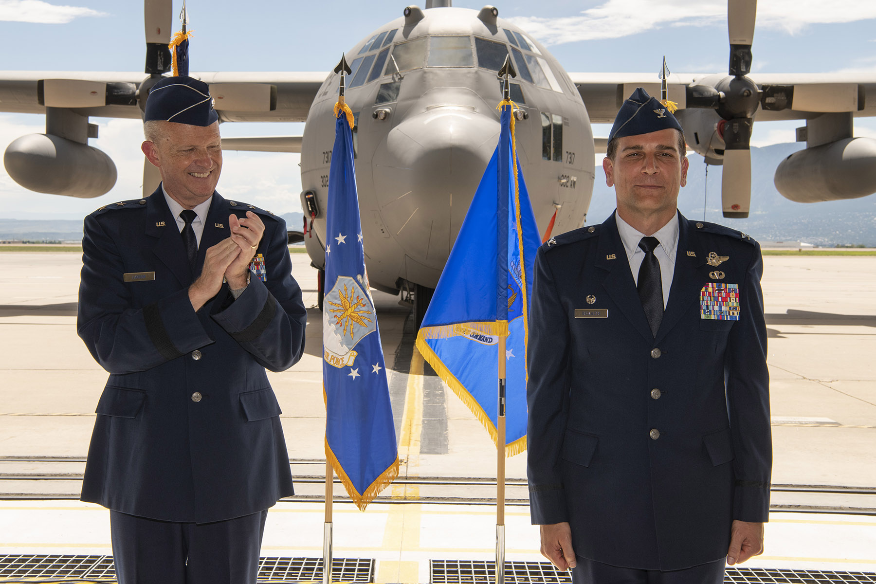 302 AW receives new commander > Minneapolis-St Paul Air Reserve Station >  Article Display