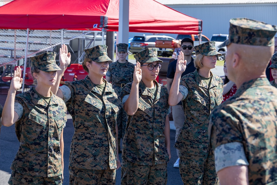 Four OCS graduates swear in as Judge Advocates > Marine Corps ...