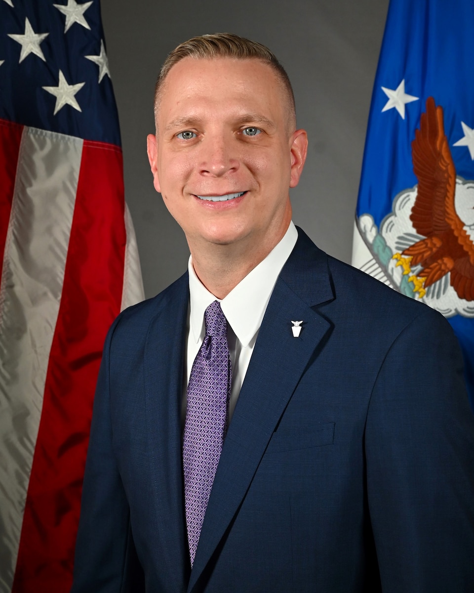 This is the official portrait of Special Agent Lee M. Russ.