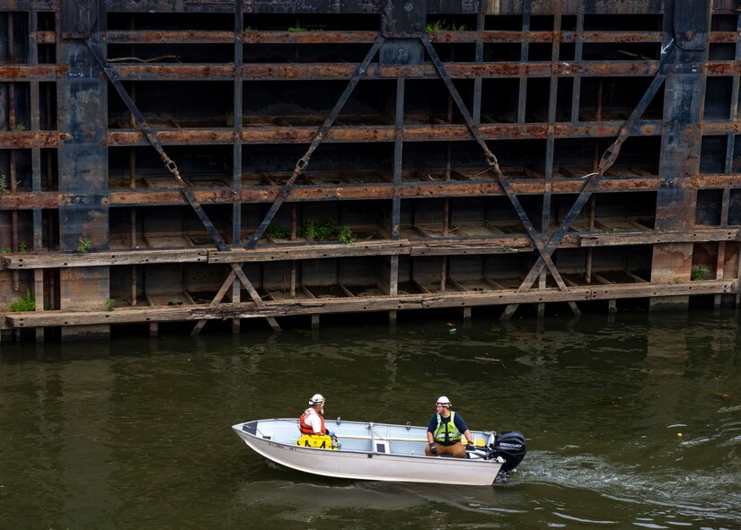 Crewmembers with the U.S. Army Corps of Engineers Medium Capacity Fleet perform repairs at the New Cumberland Locks and Dam on the Ohio River in Moraine, Ohio.