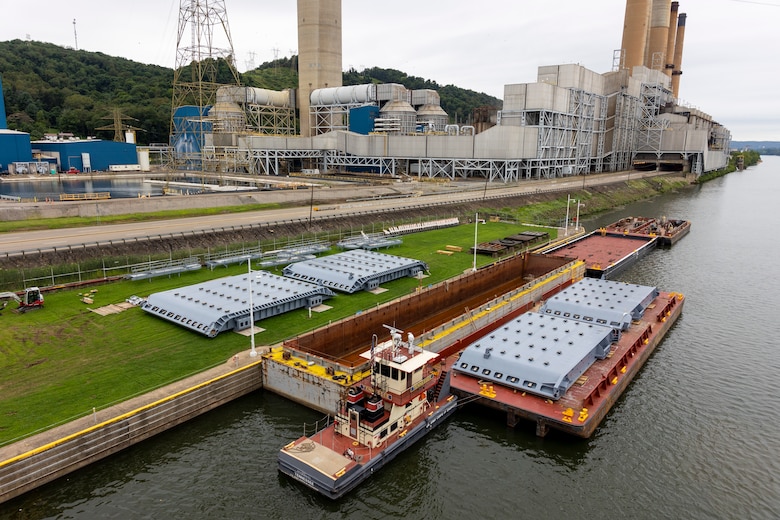 Crewmembers with the U.S. Army Corps of Engineers Medium Capacity Fleet perform repairs at the New Cumberland Locks and Dam on the Ohio River in Moraine, Ohio.