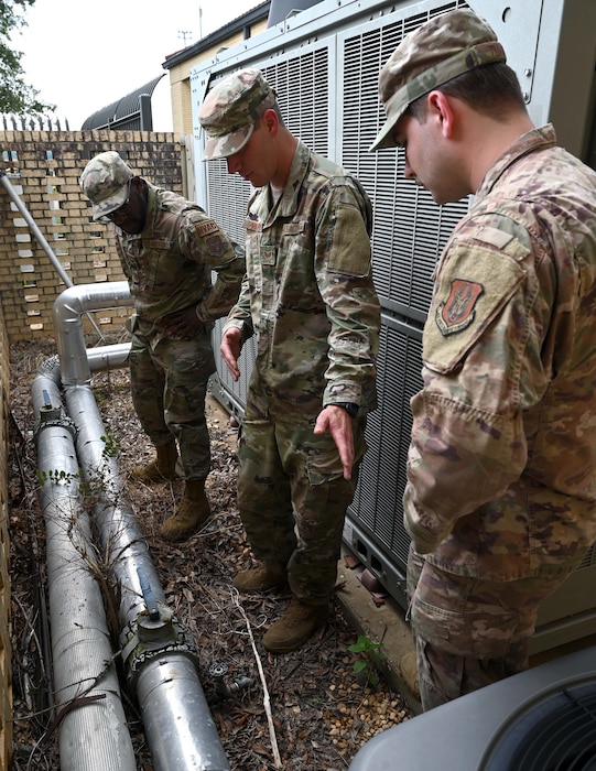 a man teach two other men about HVAC/R systems