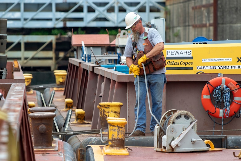 Crewmembers with the U.S. Army Corps of Engineers Medium Capacity Fleet perform repairs at the New Cumberland Locks and Dam on the Ohio River in Moraine, Ohio.