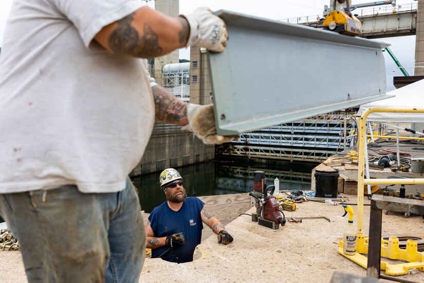 Crewmembers with the U.S. Army Corps of Engineers Medium Capacity Fleet perform repairs at the New Cumberland Locks and Dam on the Ohio River in Moraine, Ohio.