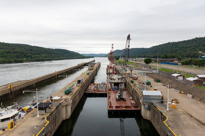 Crewmembers with the U.S. Army Corps of Engineers Medium Capacity Fleet perform repairs at the New Cumberland Locks and Dam on the Ohio River in Moraine, Ohio.