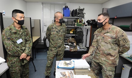 Top enlisted leader of JGSDF tours Camp Zama