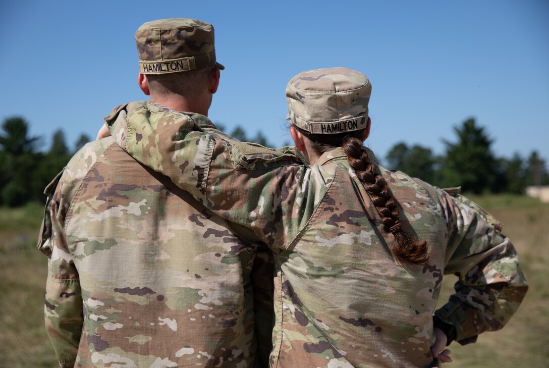 Sibling Soldiers serve side-by-side