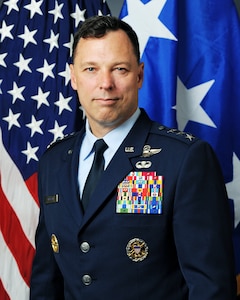 Lt .Gen. Dagvin Anderson Official Photo