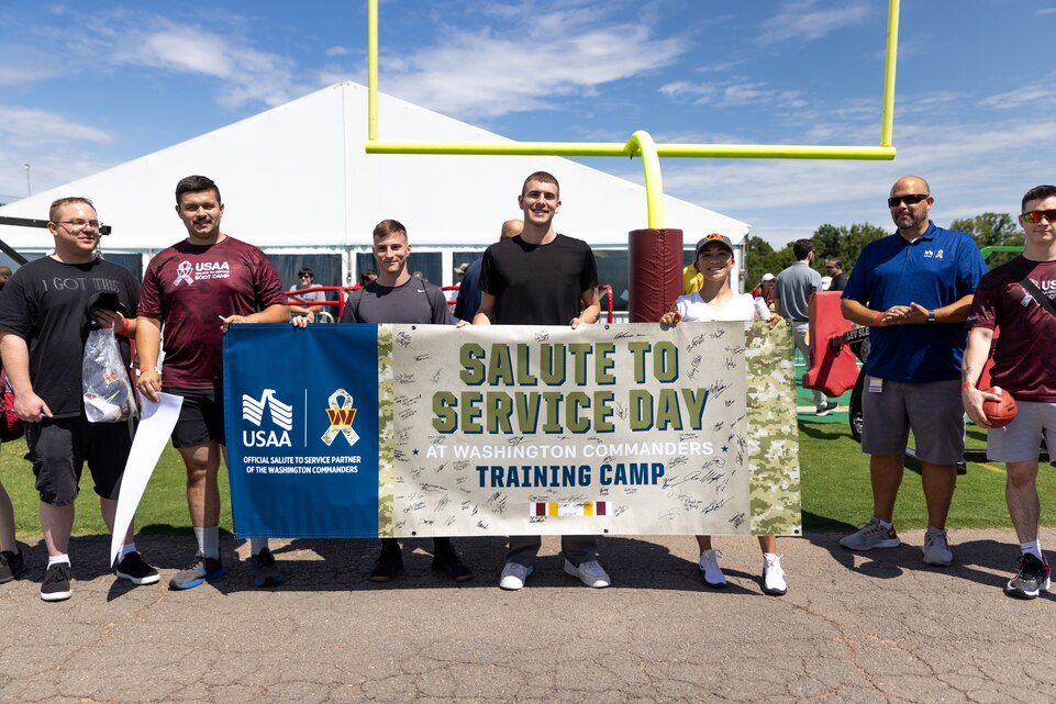 Service members join the Commanders for USAA Salute to Service Boot Camp >  Marine Corps Base Quantico > News