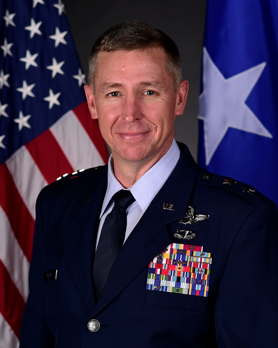 This is the official portrait of Maj. Gen. Evan L. Pettus.