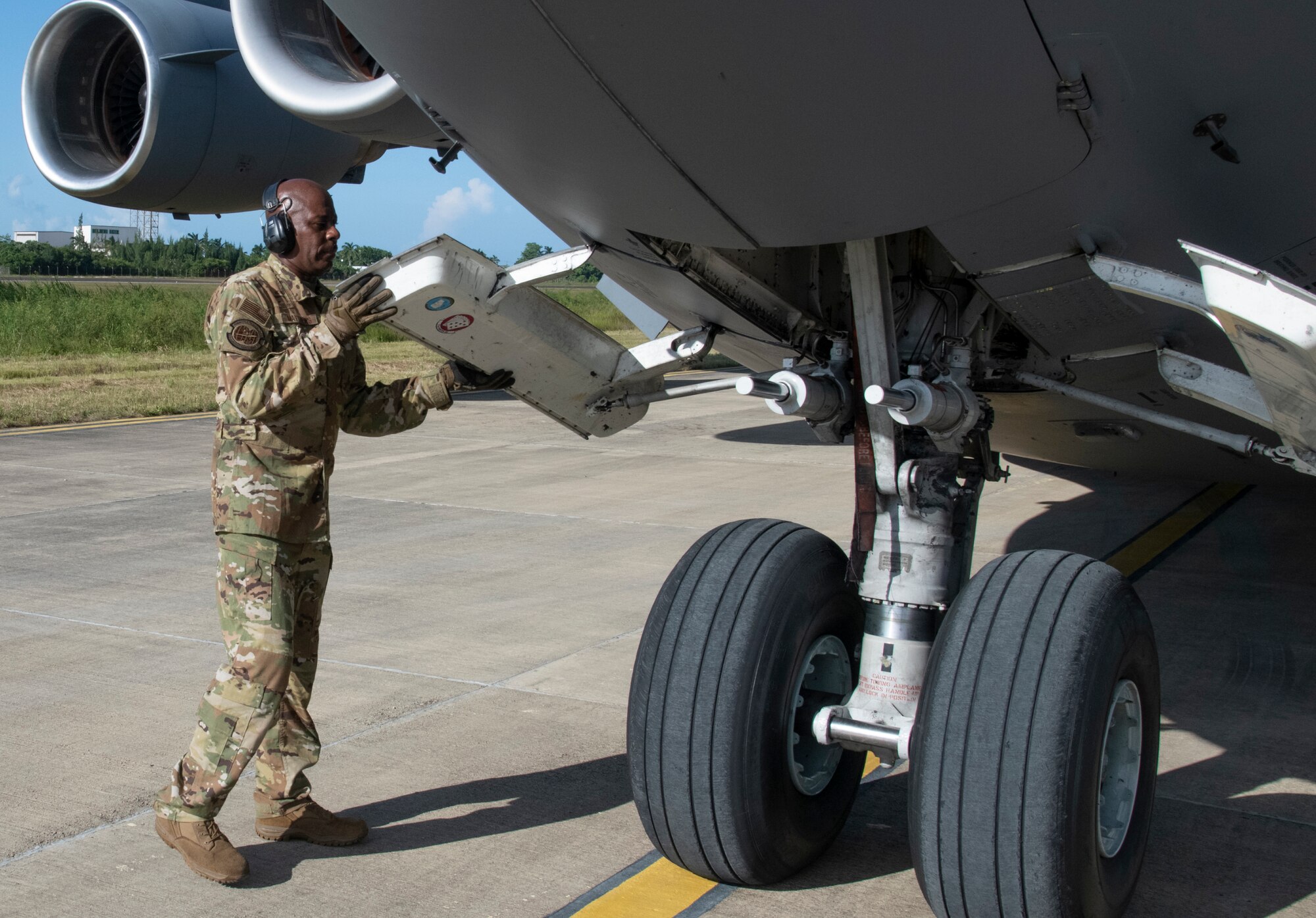 Flying Crew Chiefs – The C-17’s unsung heroes