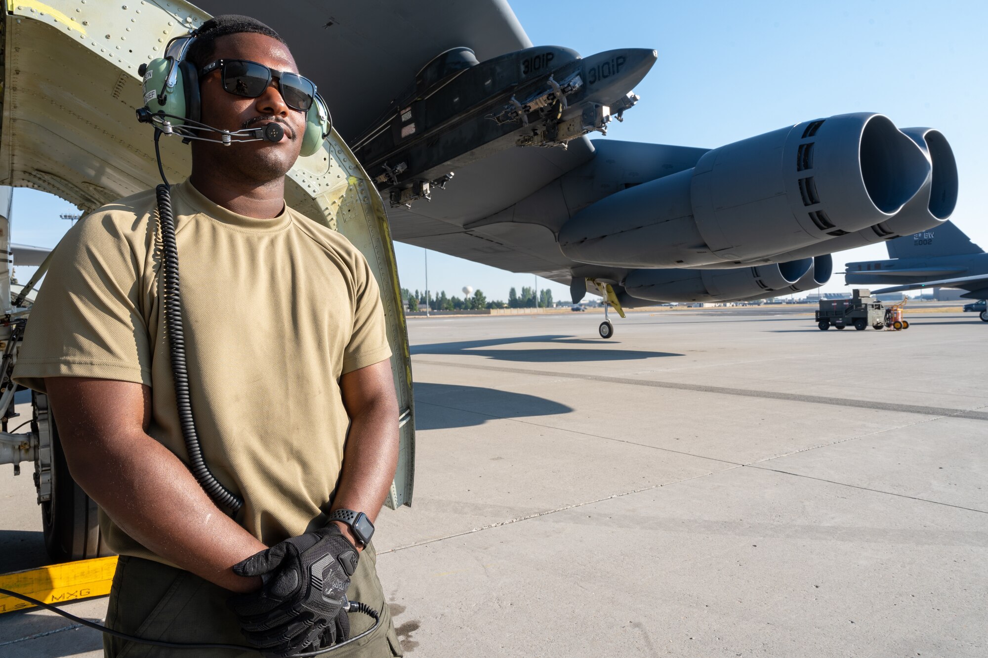 Staff Sgt. Jonathan Johnson, 2nd Aircraft Maintenance Squadron crew chief, communicates with aircrew aboard a B-52H Stratofortress during an Agile Combat Employment exercise at Fairchild Air Force Base, Washington, Aug. 18, 2022. When applied correctly ACE complicates enemy targeting processes and creates enemy operational and political dilemmas while expanding flexibility for friendly forces.  (U.S. Air Force photo by Senior Airman Chase Sullivan)