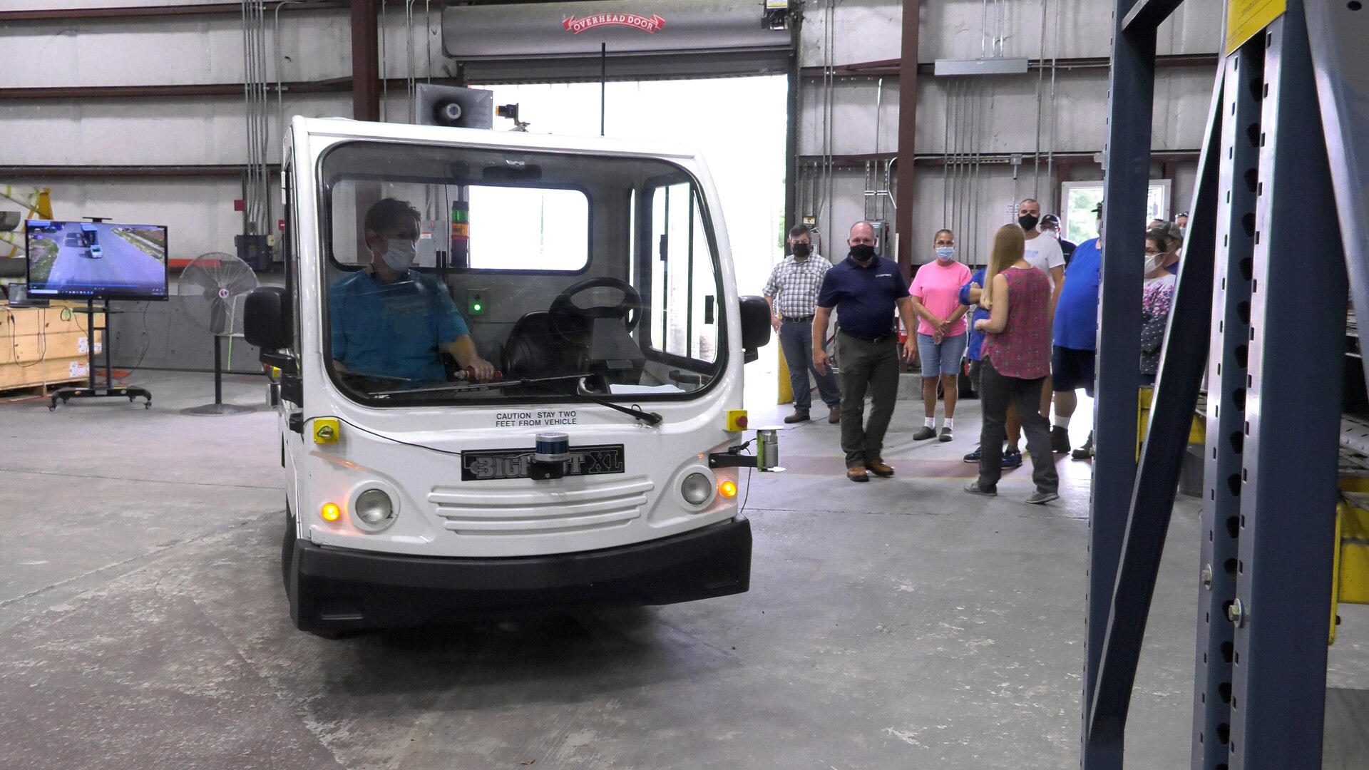 Self-driving cart drives in warehouse