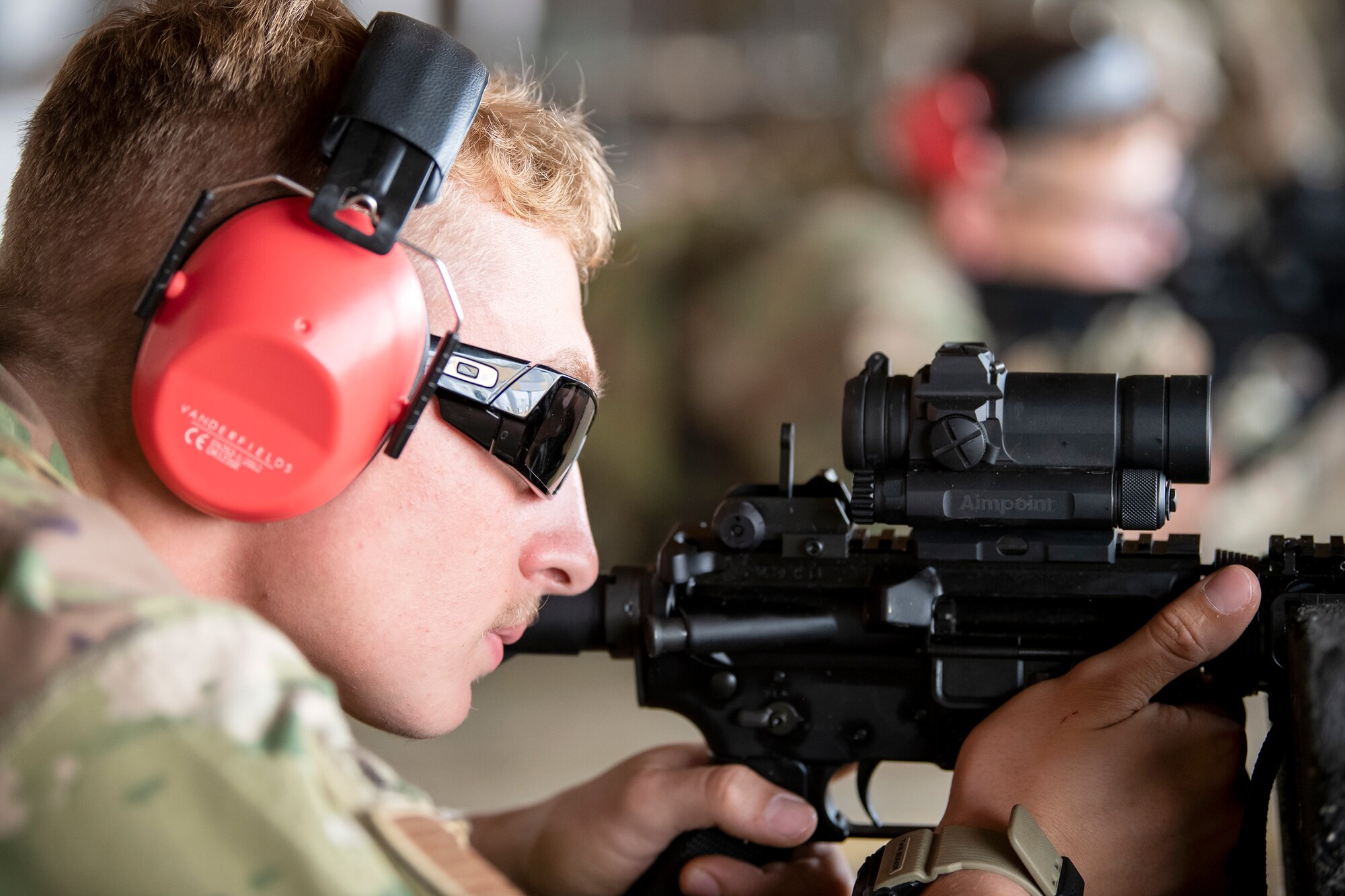 An Airman from the 423d Security Forces Squadron looks down the sight of an M4 carbine during a proficiency course at RAF Molesworth, England, Aug. 19, 2022. During the course instructors from the 820th Base Defense Group and 435th Contingency Response Group provided oversight and guidance to help critique and advance the combat arms skills of the defenders from the 423d SFS. (U.S. Air Force photo by Staff Sgt. Eugene Oliver)