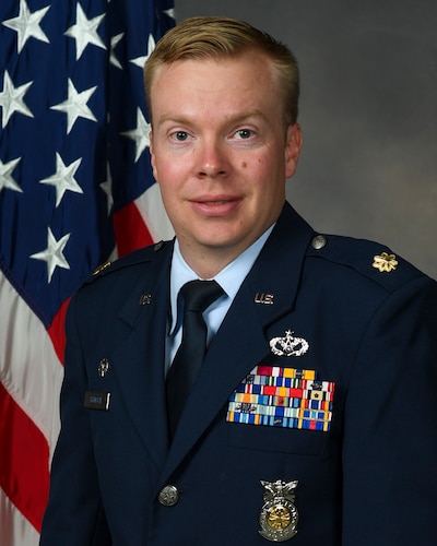 Maj. Nathan Thomsen professional photo