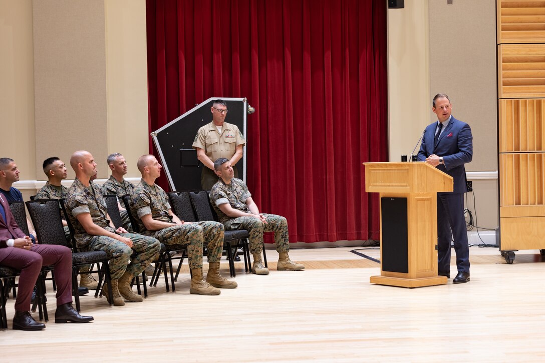 On May 16, 2022, a pair of new maces manufactured by Dalman and Narborough Regimental Mace Company were delivered from Birmingham, England, to the United States Marine Band in Washington, D.C. A small presentation ceremony was held in John Philip Sousa Band Hall at Marine Barracks Washington. Drum Major Master Gunnery Sgt. Duane King, Director Col. Jason K. Fettig and Tommy Dalman each gave remarks, and guests had the chance to examine the maces close up.