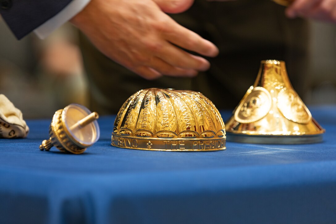 On May 16, 2022, a pair of new maces manufactured by Dalman and Narborough Regimental Mace Company were delivered from Birmingham, England, to the United States Marine Band in Washington, D.C. A small presentation ceremony was held in John Philip Sousa Band Hall at Marine Barracks Washington. Drum Major Master Gunnery Sgt. Duane King, Director Col. Jason K. Fettig and Tommy Dalman each gave remarks, and guests had the chance to examine the maces close up.