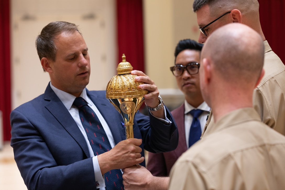 On May 16, 2022, a pair of new maces manufactured by Dalman and Narborough Regimental Mace Company were delivered from Birmingham, England, to the United States Marine Band in Washington, D.C. A small presentation ceremony was held in John Philip Sousa Band Hall at Marine Barracks Washington. Drum Major Master Gunnery Sgt. Duane King, Director Col. Jason K. Fettig and Tommy Dalman each gave remarks, and guests had the chance to examine the maces close up.