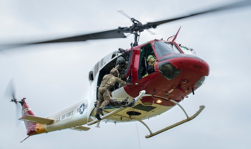 Eglin helo lifts special operators