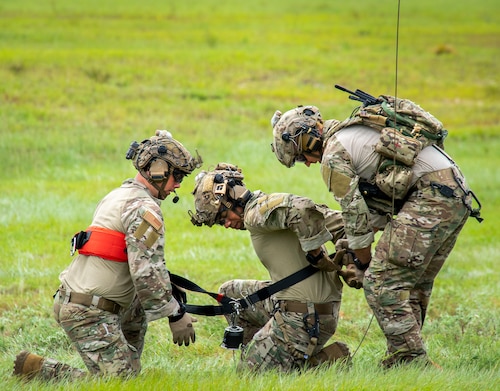 Eglin helo lifts special operators