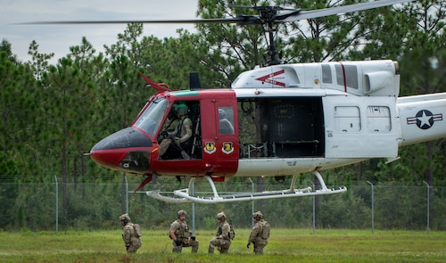 Eglin helo lifts special operators