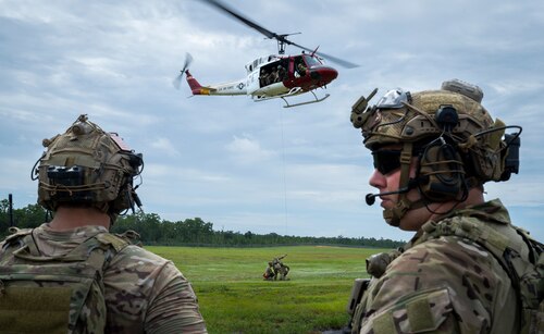 Eglin helo lifts special operators