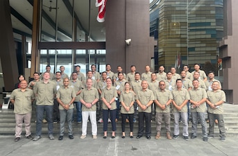 A group of 25 Indonesian military officers graduated from Information Warfare Training Command (IWTC) San Diego’s International Maritime Intelligence Course (IMIC) on August 26, which was delivered in Indonesia.
The course, delivered through a Mobile Training Team (MTT), was conducted to support intelligence training to a key Indo-Pacific partner-nation, and was the first IWTC San Diego IMIC MTT completed in over three years prior to the start of the COVID-19 pandemic.