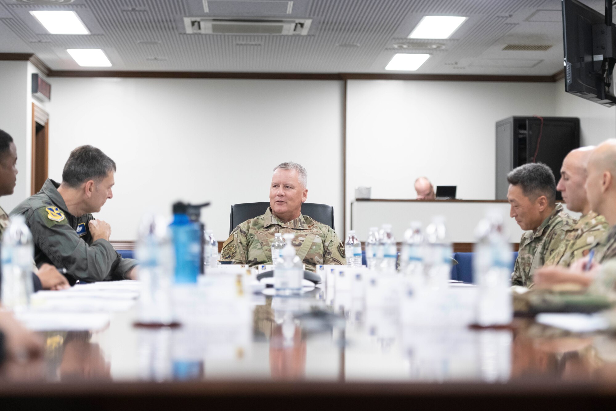 Lt. Gen. James Jacobson, Pacific Air Forces deputy commander, speaks with Col. Andrew Roddan, 374th Airlift Wing commander, left, during his visit to the 374th Airlift Wing headquarters at Yokota Air Base, Japan, Aug. 22, 2022. During the visit, Jacobson received an update on current projects, future exercises and readiness with an emphasis on forces assigned in Yokota. (U.S. Air Force photo by Machiko Arita)