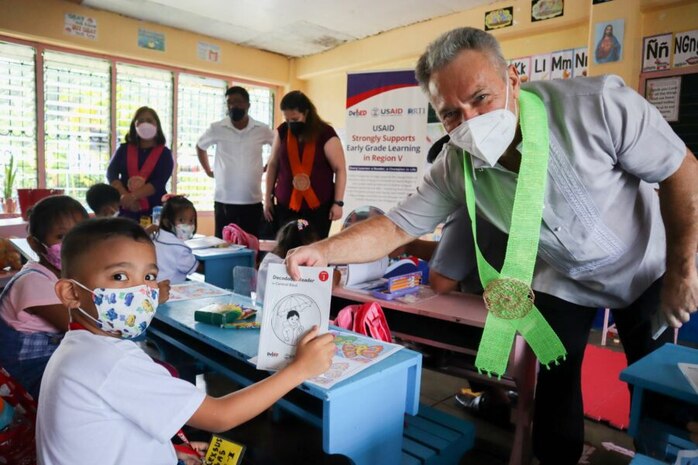 U.S. Donates Early Grade Reading Materials to Support Reopening of School in Bicol