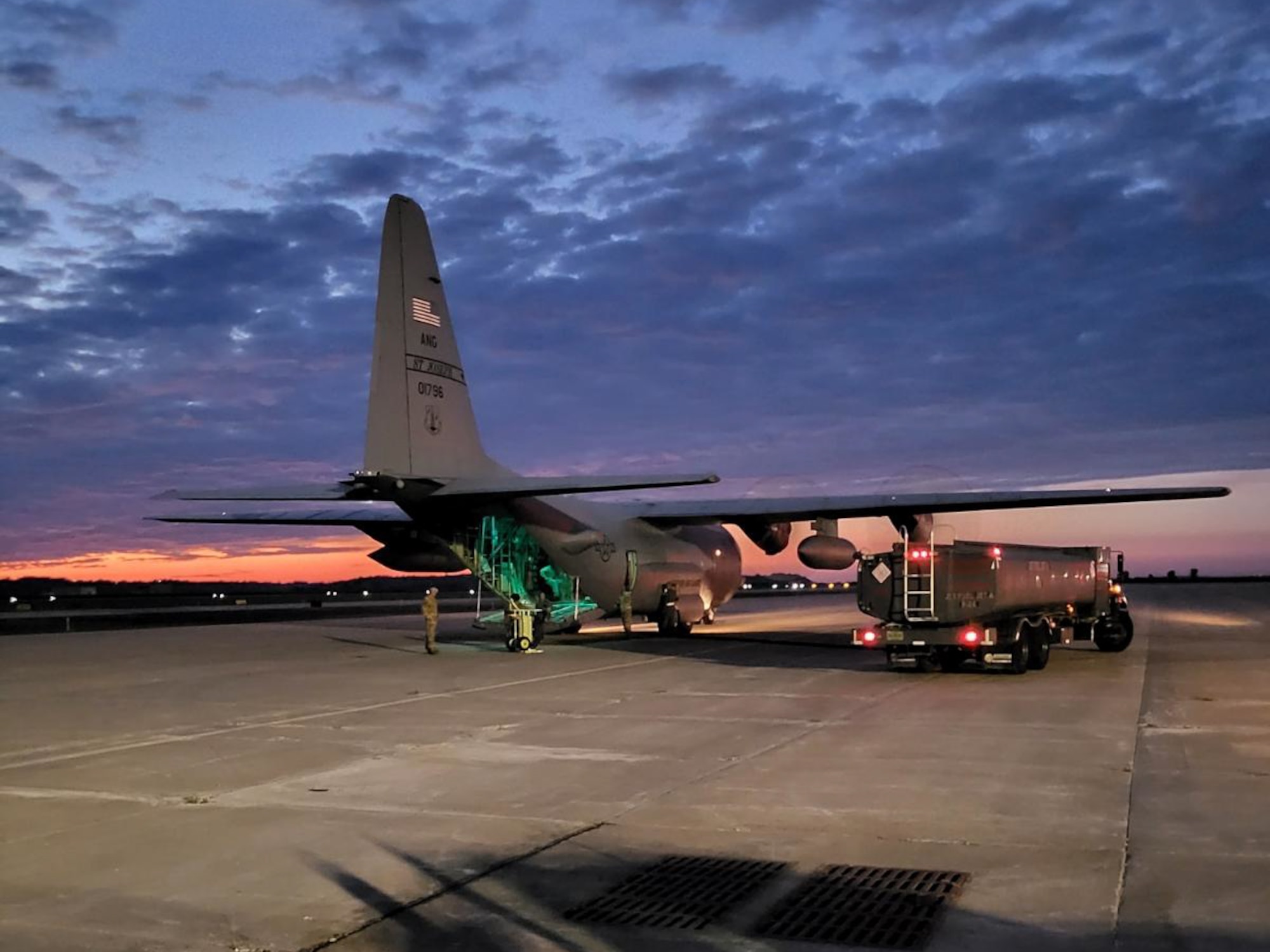 Airmen assigned to the 139th Logistics Readiness Squadron’s petroleum, oils and lubricants office, Missouri Air National Guard, perform a ‘wet-wing’ defuel of a C-130 Hercules aircraft at Rosecrans Air National Guard Base, St. Joseph, Missouri, Aug. 16, 2022. This was the first time the 139th POL office conducted a ‘wet-wing’ defuel, which means the aircraft engines were running during the operation.