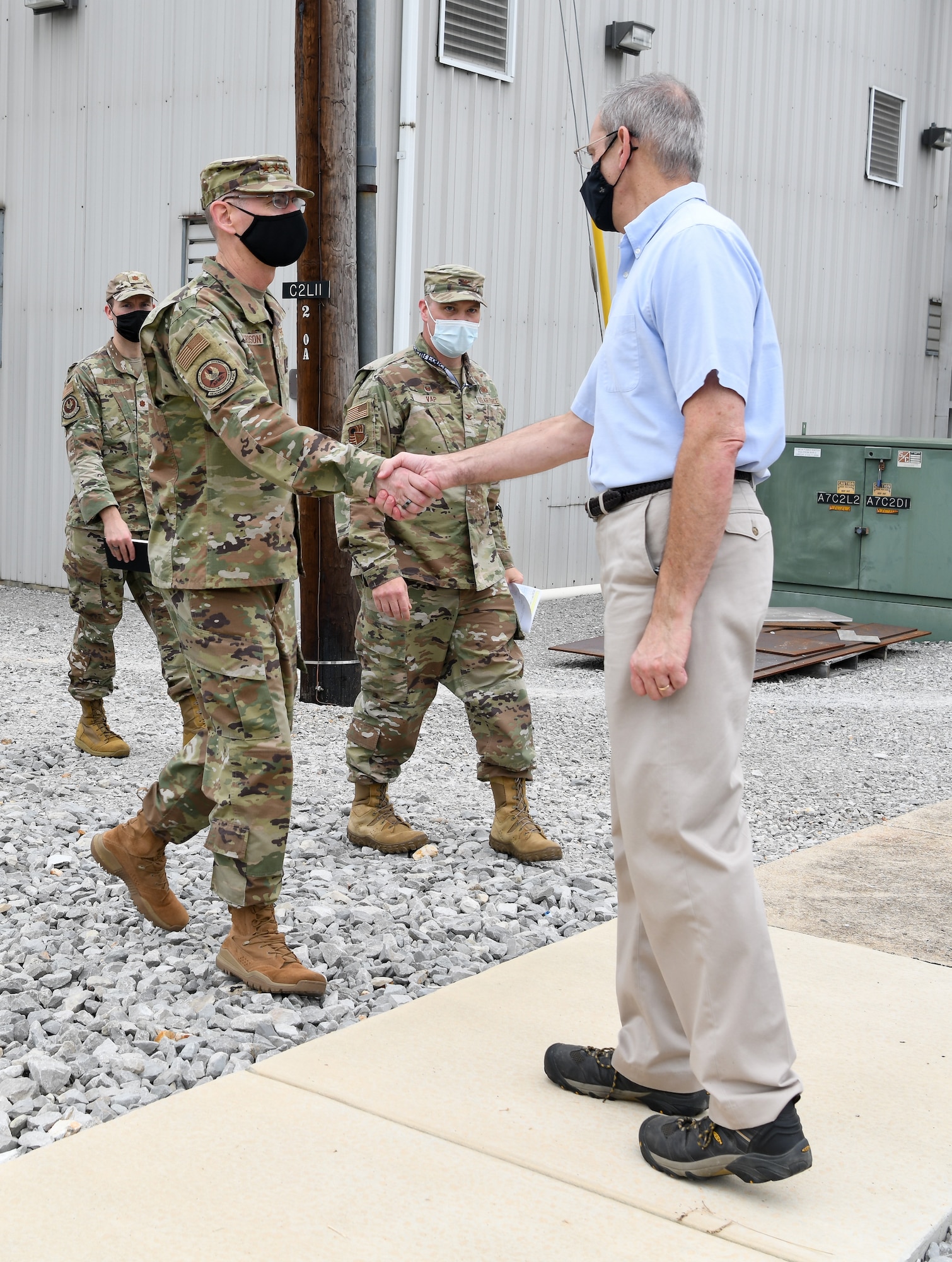 AFMC commander shakes hands with AEDC civilian