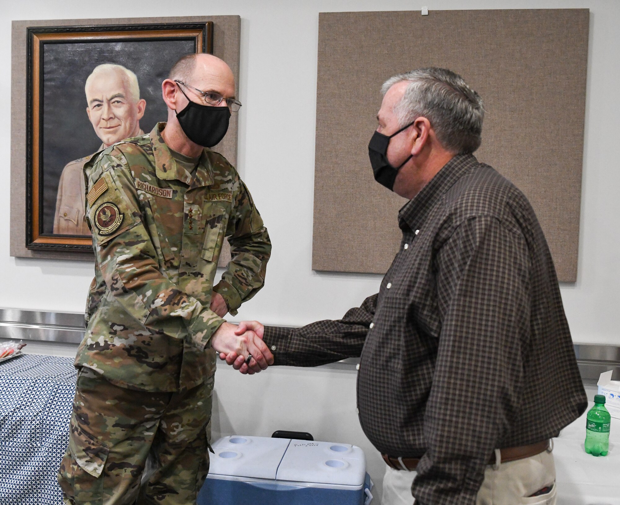 AFMC commander shakes hands with AEDC civilian