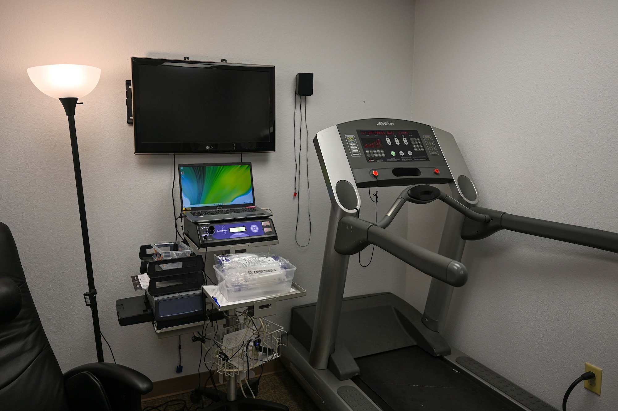 A photo of a VO2 machine.