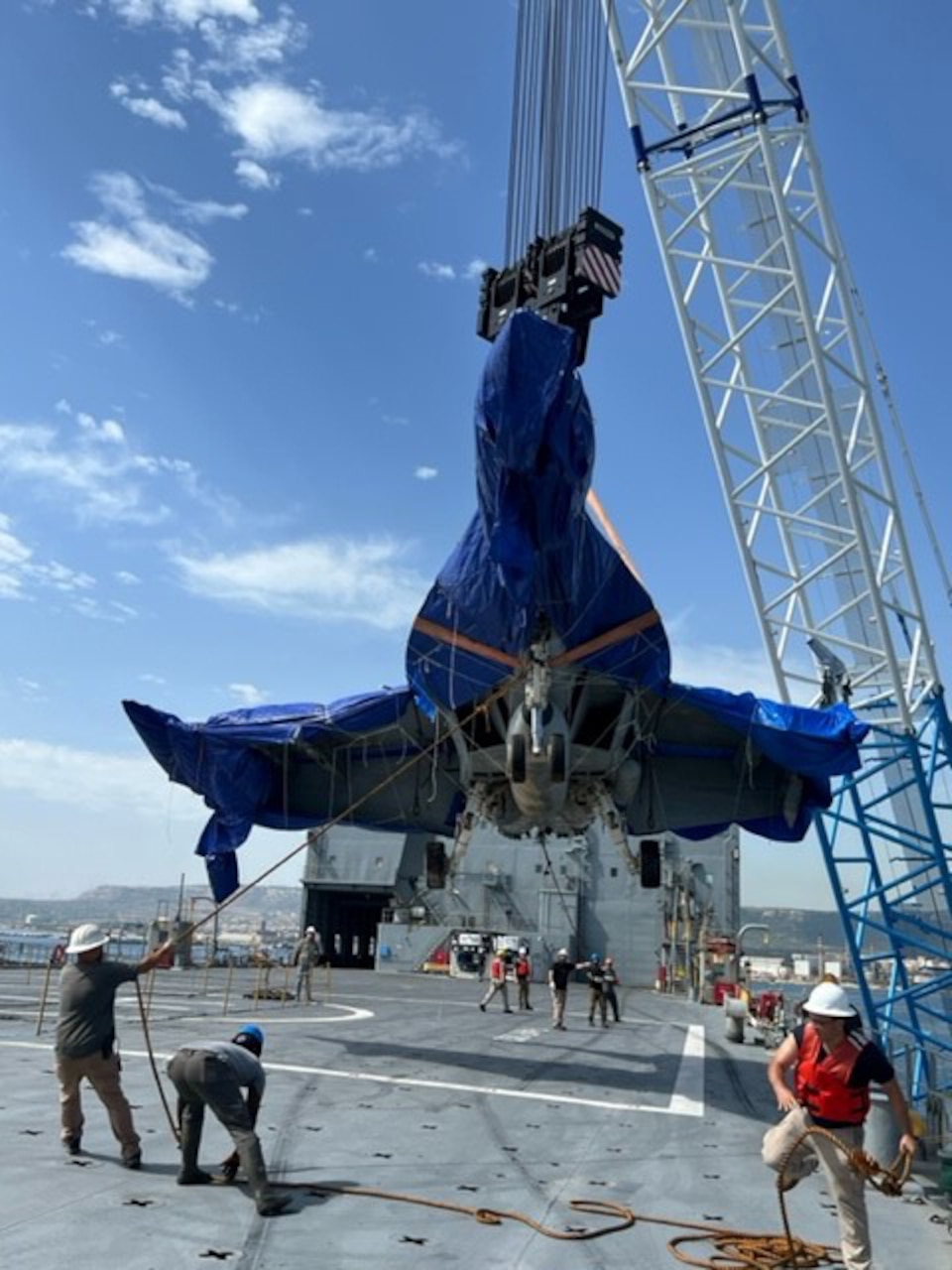 A view of an F/A-18E Super Horner being lowered onto Military Sealift Command's large medium speed roll-on, roll-off ship USNS Mendonca (T-AKR 303) in Sicily, Italy, Aug. 16.