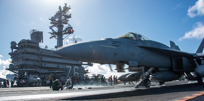 PHILIPPPINE SEA (Nov. 27, 2022) An F/A-18E Super Hornet, attached to the Royal Maces of Strike Fighter Squadron (VFA) 27, launches on the flight deck of the U.S. Navy’s only forward-deployed aircraft carrier, USS Ronald Reagan (CVN 76), in the Philippine Sea.