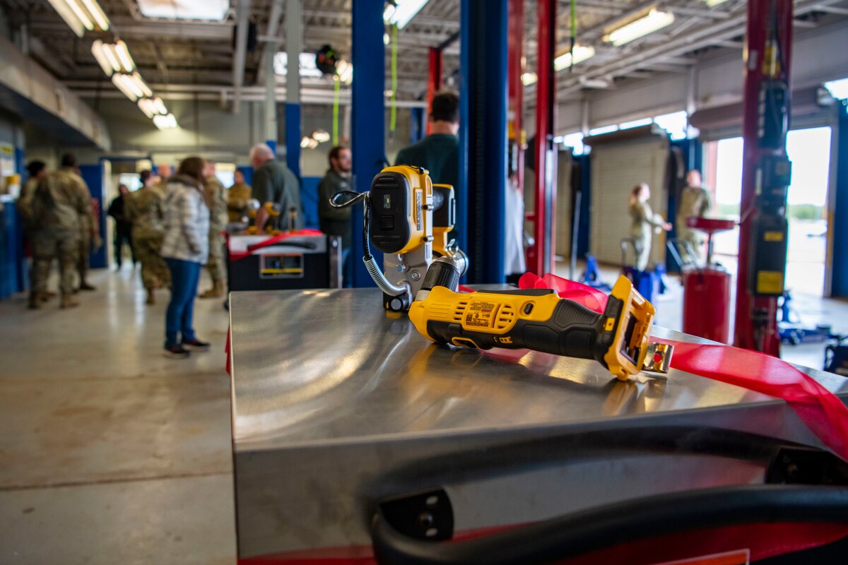 peterson afb auto hobby shop