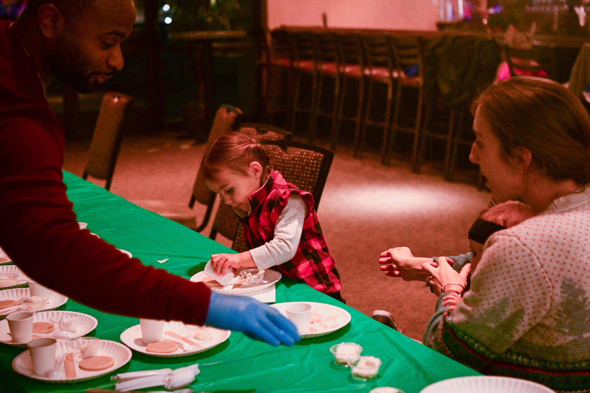 A child decorates a cookie at the Hearts Apart event at the Recce Point Club on Beale Air Force Base, Calif. on Dec. 1, 2022.