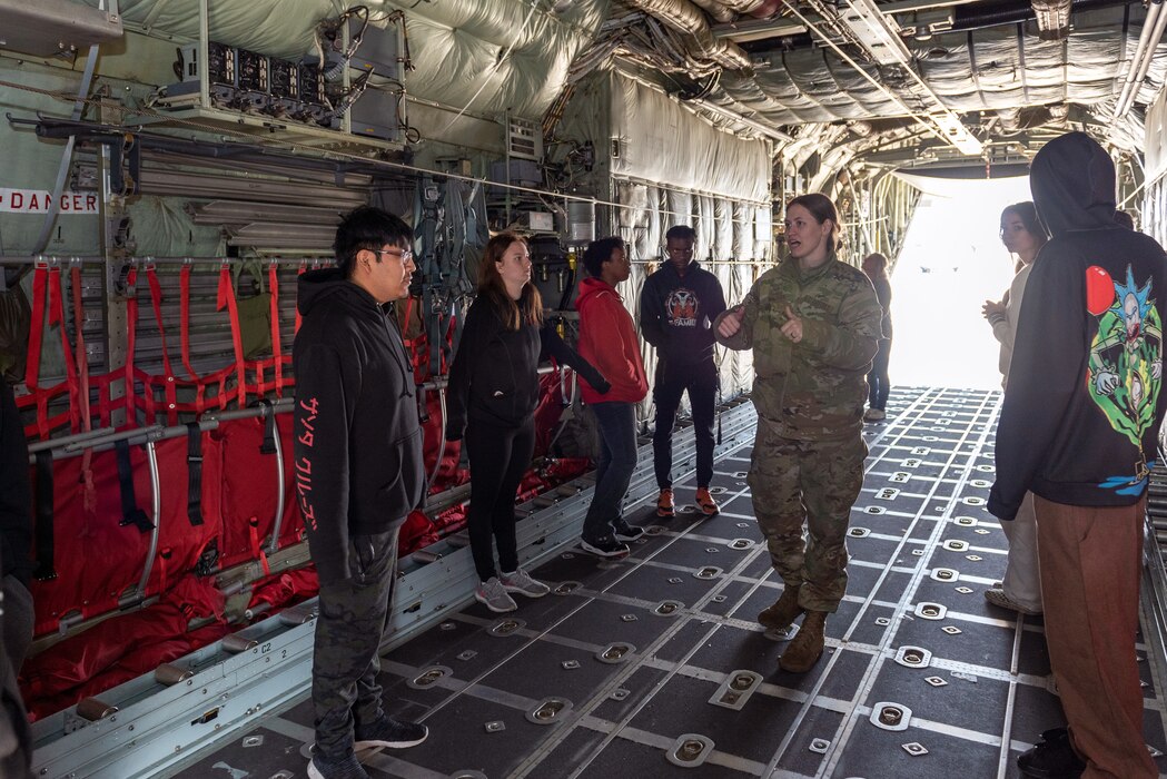 Airman explaining aircraft to students.