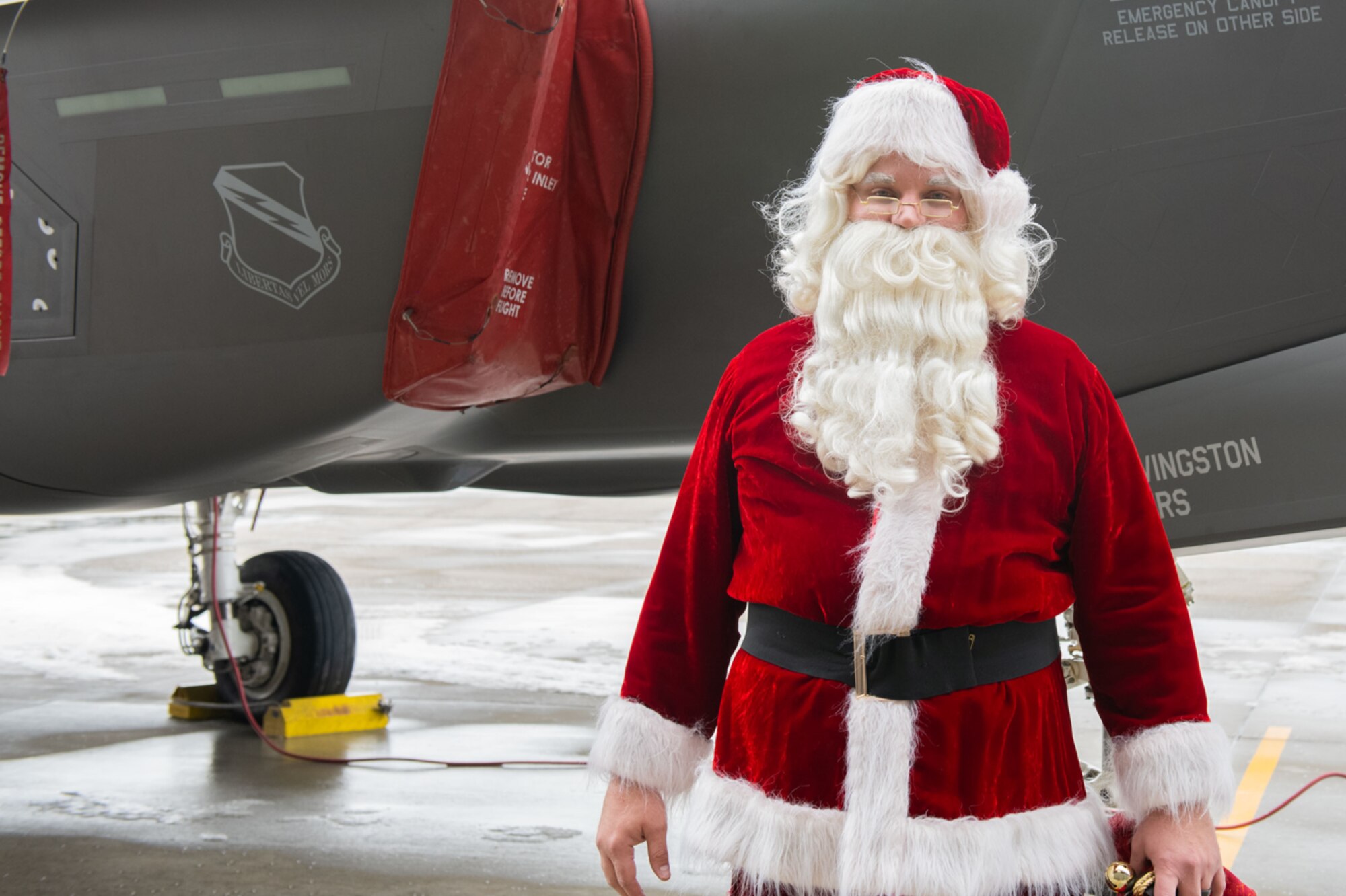 Santa arrives to the 419th Fighter Wing Children's Christmas Party